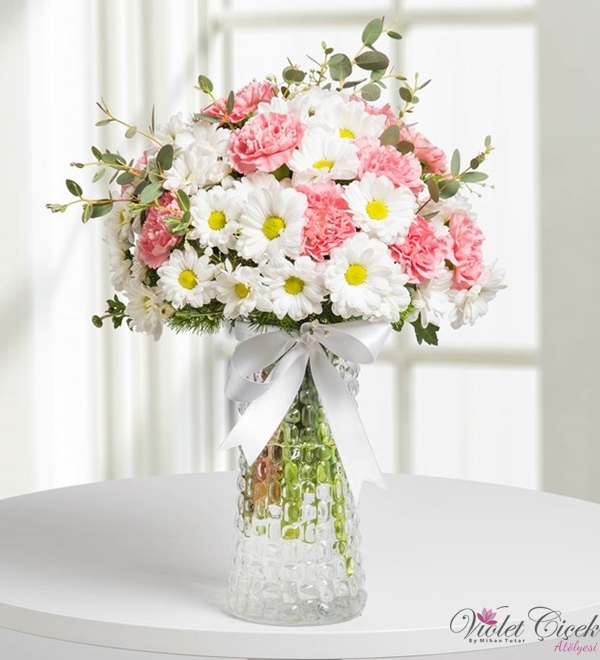 Pembe Beyaz Çiçek Aranjmanı
